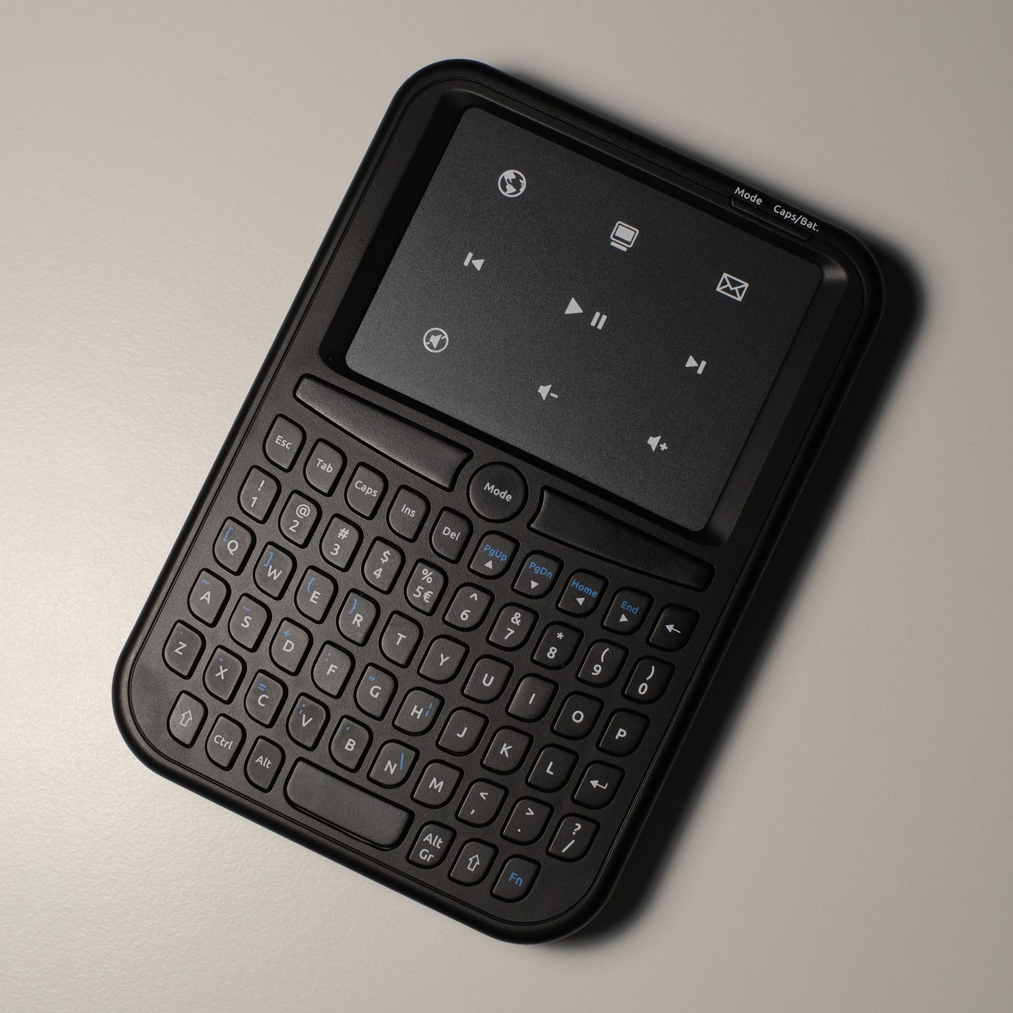 Weird Gadget review: BlackBerry-style wireless keyboard (Trust 17930)